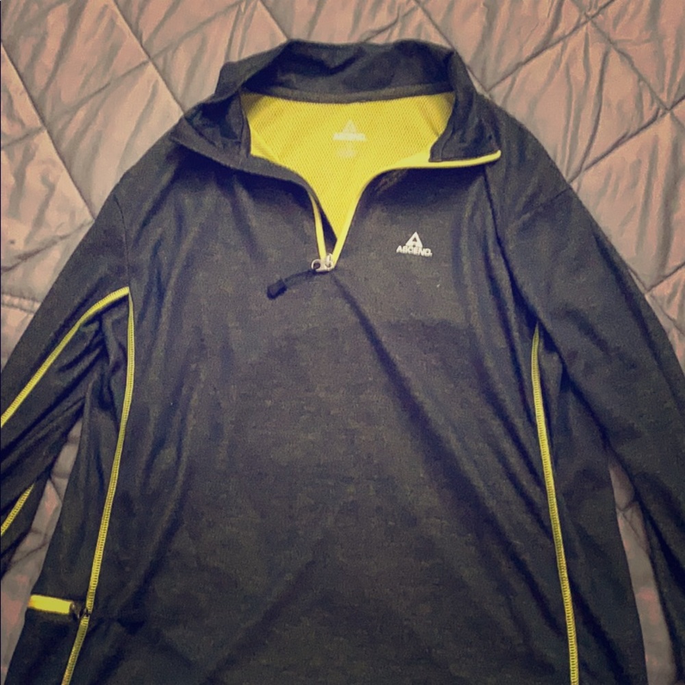 Men’s dry fit long sleeve shirt, size Medium